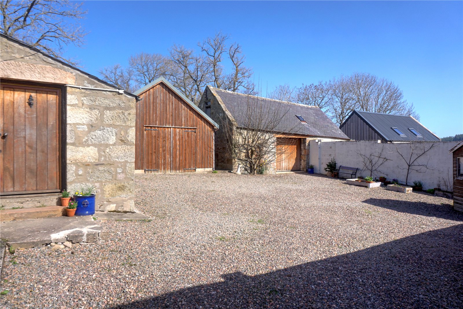 Yard/Outbuildings